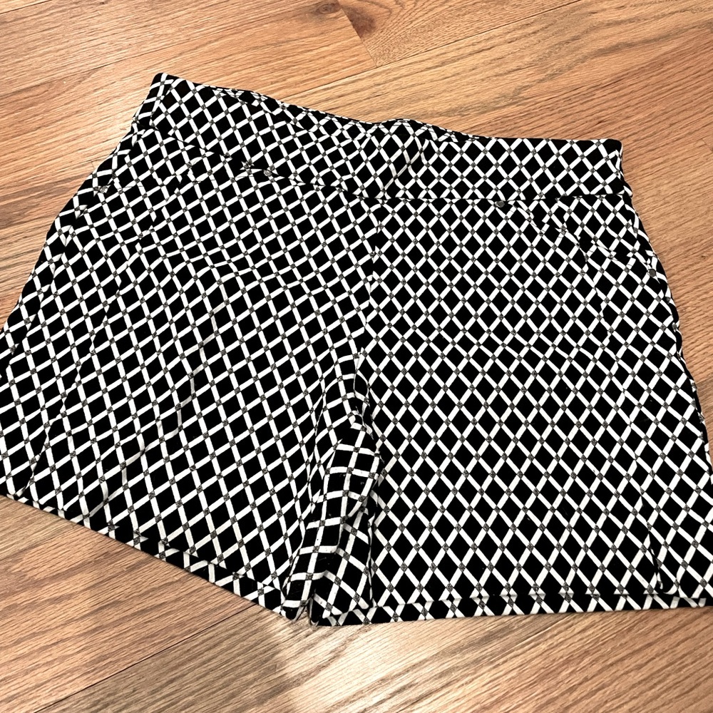 Inc 4” shorts black and white Diamond print